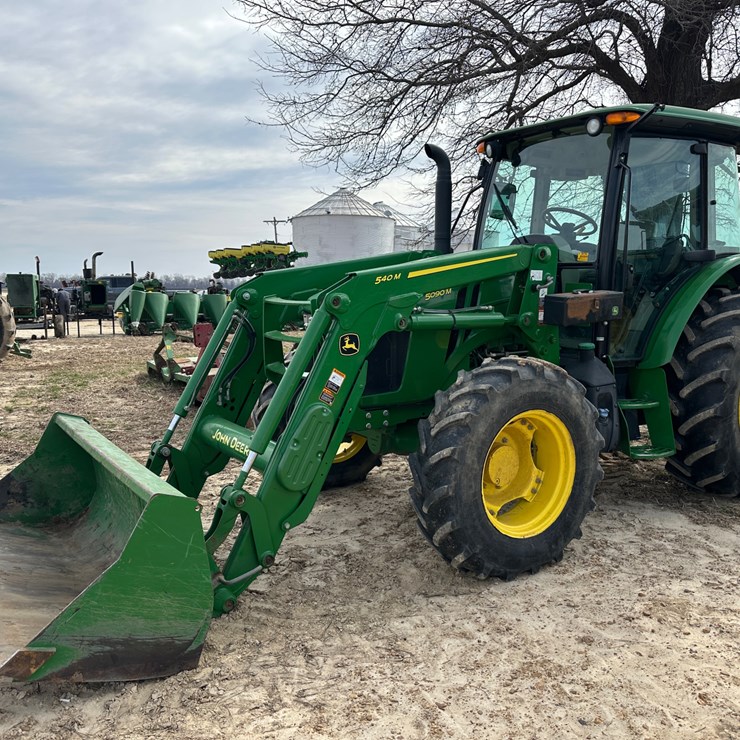 2011 JOHN DEERE 5090M