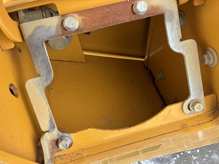 2019-deere-544l-image-35