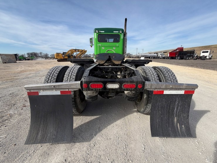 2021-peterbilt-367-image-7