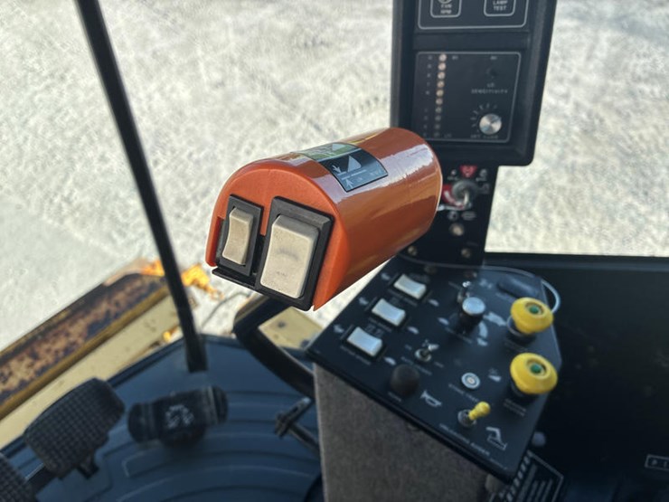 new-holland-tr89-image-96