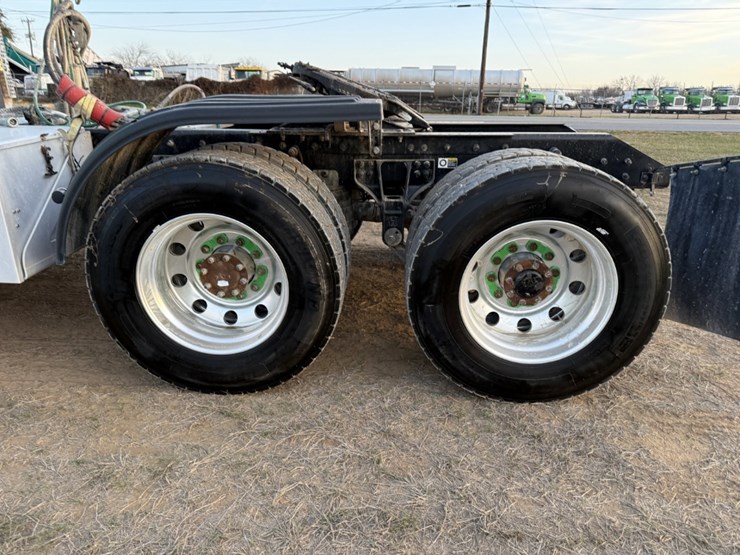 2019-kenworth-t880-image-17