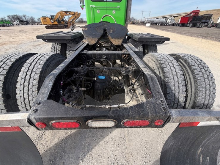 2021-peterbilt-367-image-11