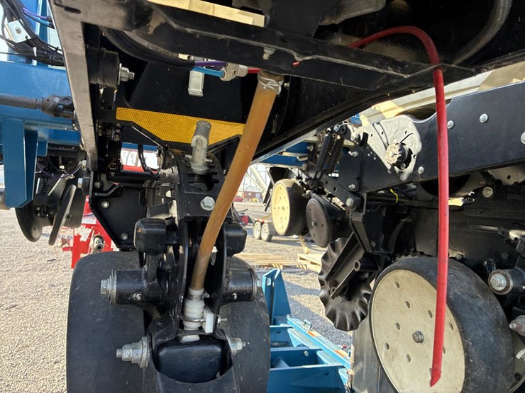 2010-kinze-3600-image-59