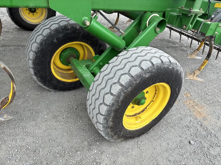 john-deere-2310-image-34