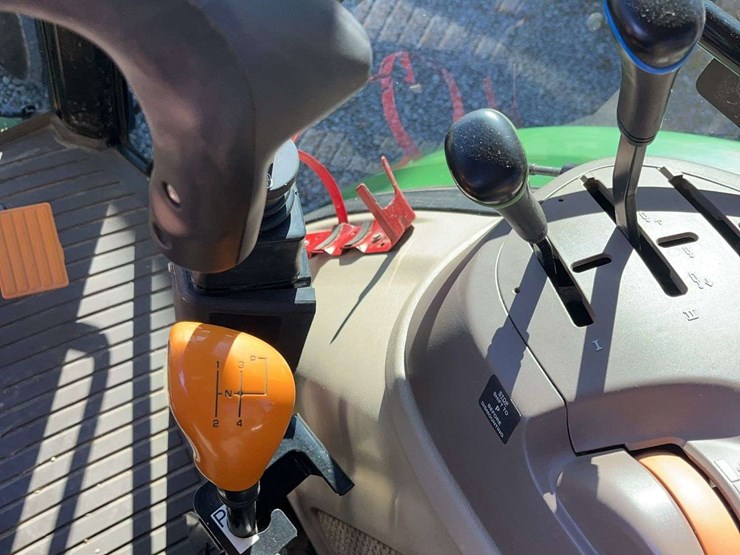 2015-john-deere-5100m-image-11