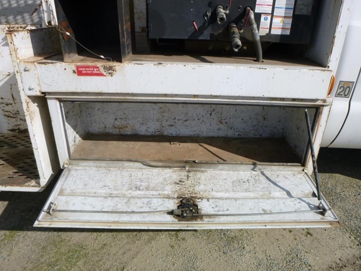 2011-ford-f550-image-21