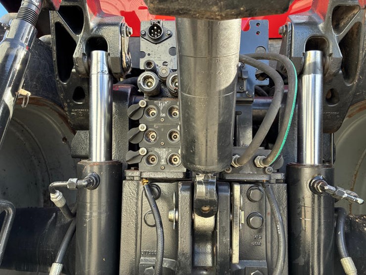 2011-case-ih-magnum-315-image-31