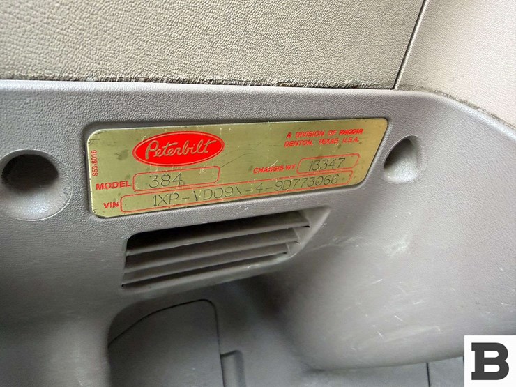 2009-peterbilt-384-image-50