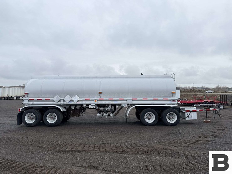 1993-beall-7400-gallon-3-compartment-pull-trailer-image-6