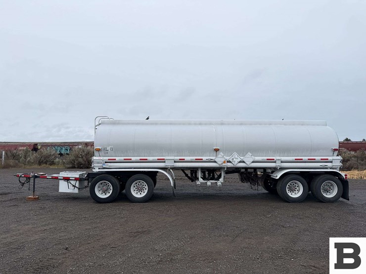 1993-beall-7400-gallon-3-compartment-pull-trailer-image-2