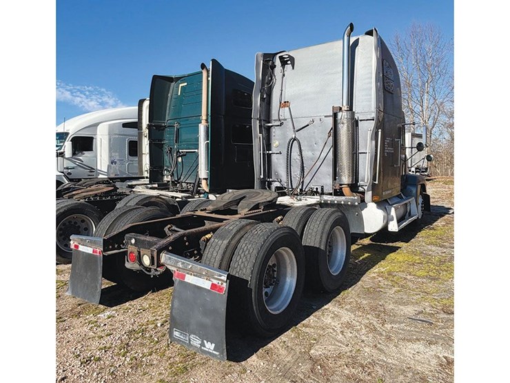 1998-freightliner-fld120-image-2
