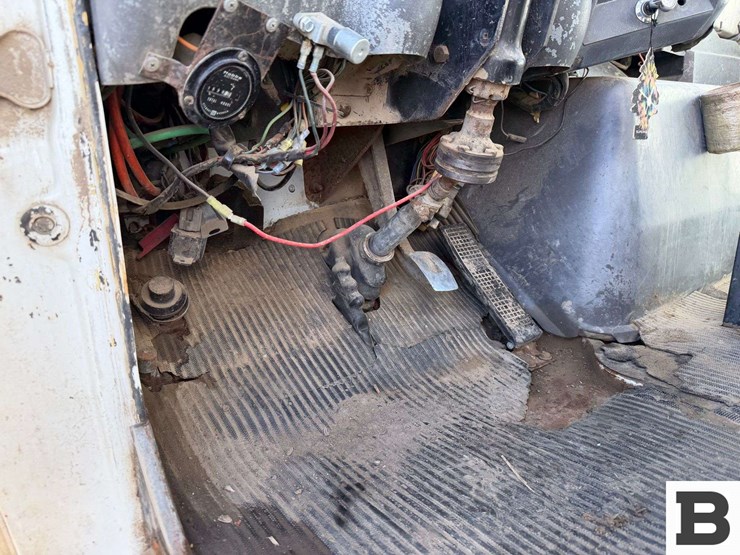 1985-ford-8000-image-55