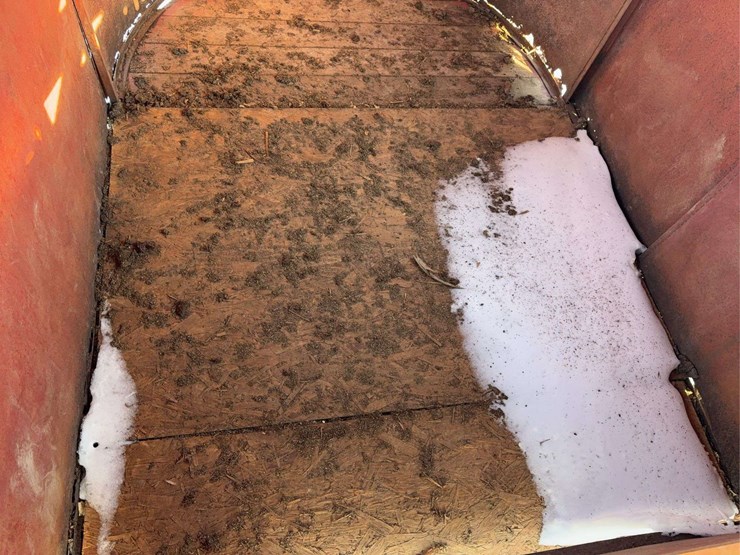 16’-rawhide-livestock-trailer-image-12