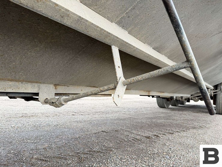 2000-neville-trailer-image-16