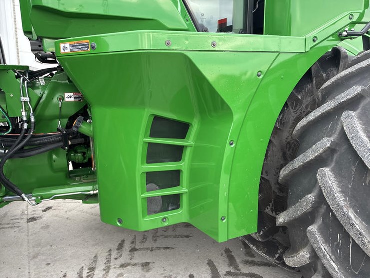 2025-john-deere-9r-590-image-18