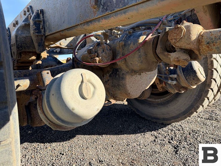 1985-ford-8000-image-33