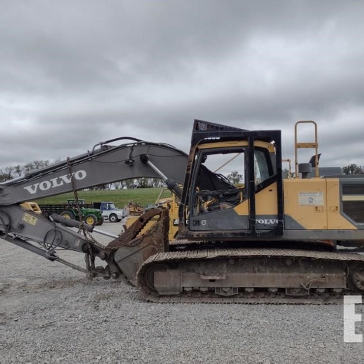 2015 VOLVO EC220E LR