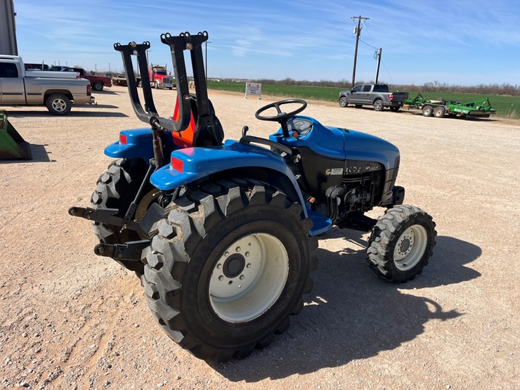 new-holland-tc33-image-4