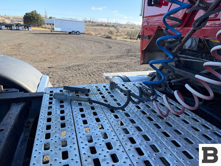 1986-freightliner-flc112-image-31