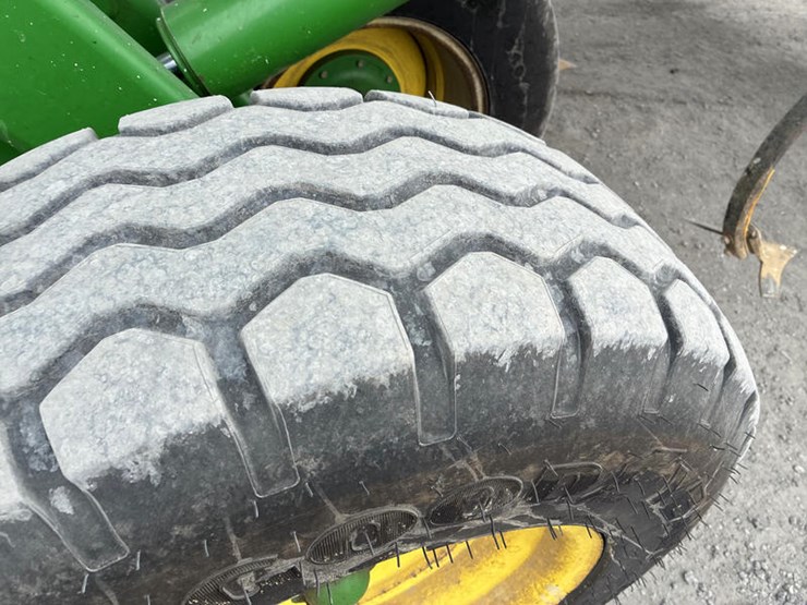 john-deere-2310-image-58