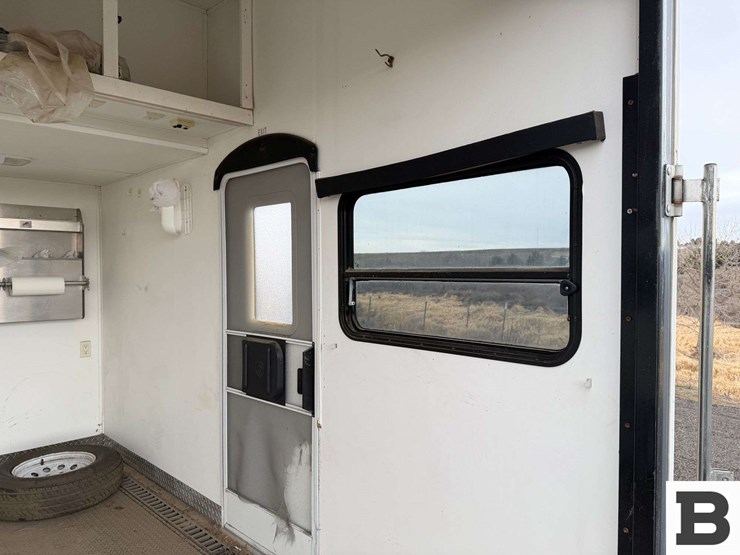 2006-raptor-3712ts-travel-trailer-image-30