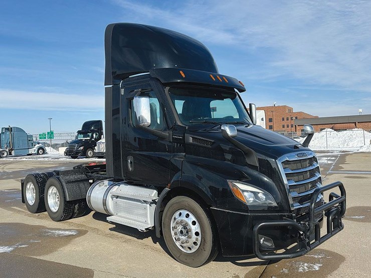 2022-freightliner-cascadia-116-image-2
