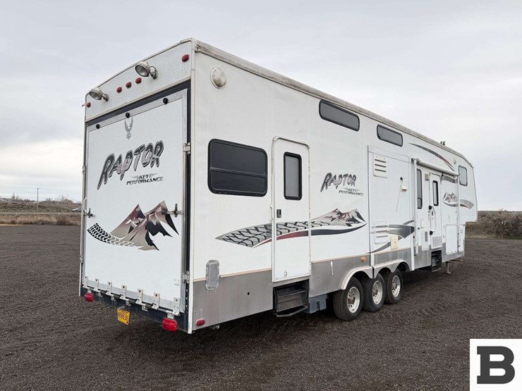 2006-raptor-3712ts-travel-trailer-image-5