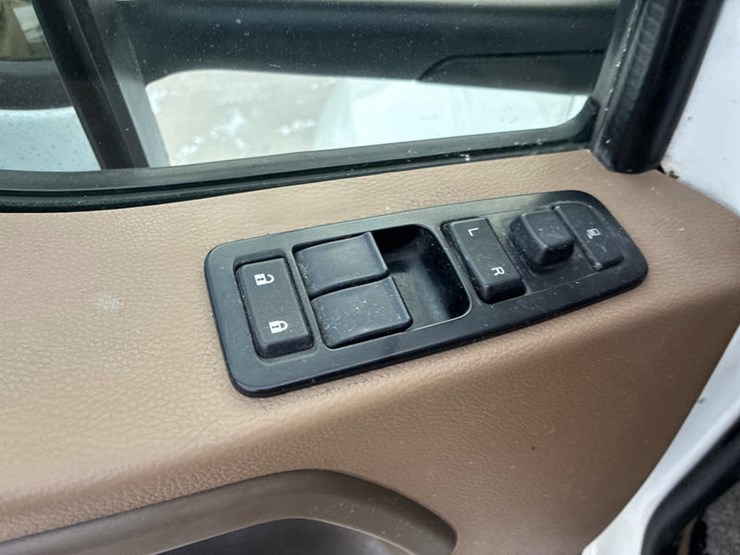 2016-kenworth-t680-image-46