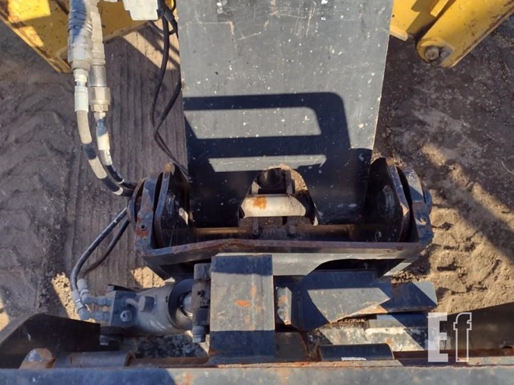 2013-caterpillar-tl943c-image-15