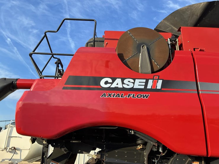 2010-case-ih-8120-image-17