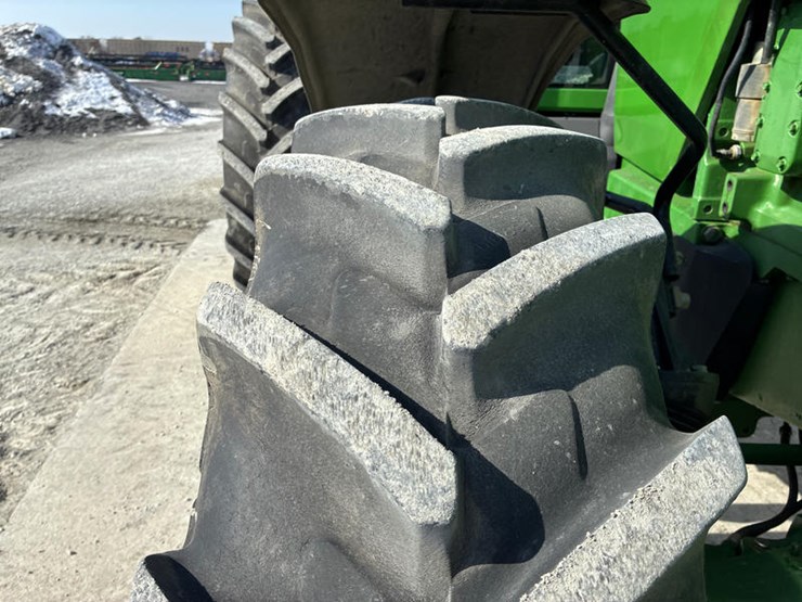 1995-john-deere-8300-image-43