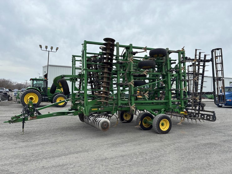 john-deere-2310-image-4