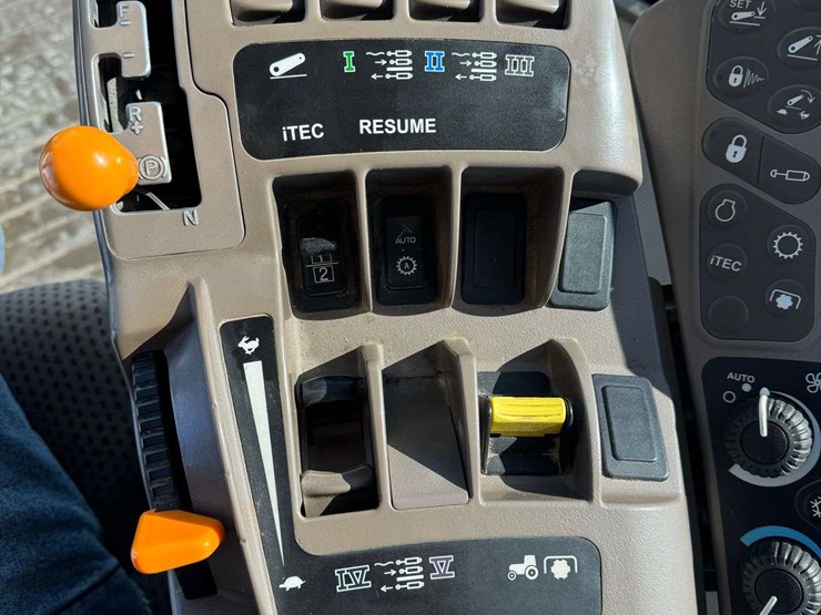 2012-john-deere-8310r-image-96