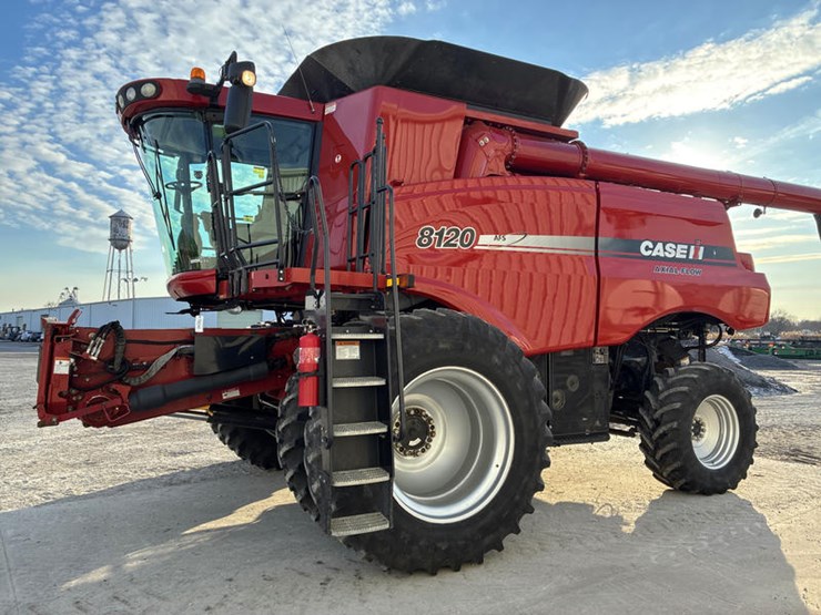 2010-case-ih-8120-image-11