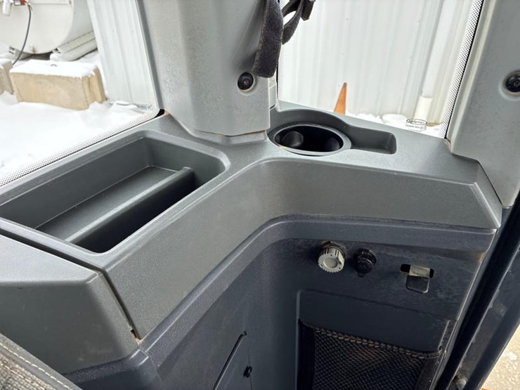 2019-deere-544l-image-89