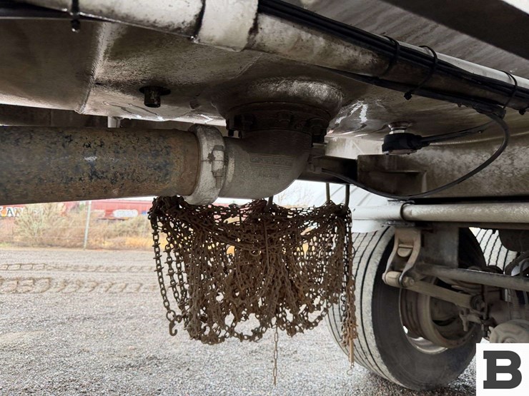 1993-beall-7400-gallon-3-compartment-pull-trailer-image-25