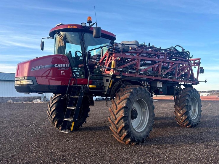 2013-case-ih-4430-patriot-sprayer-image-1