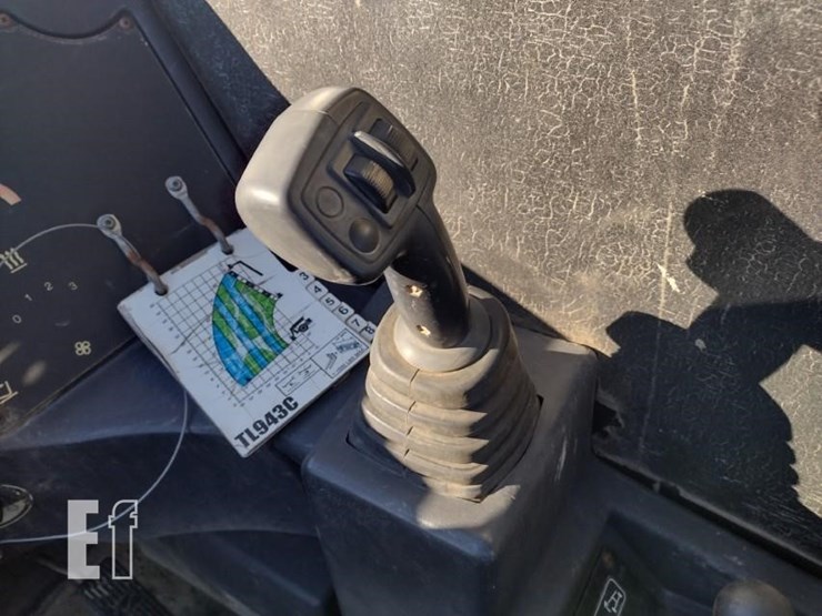 2013-caterpillar-tl943c-image-8