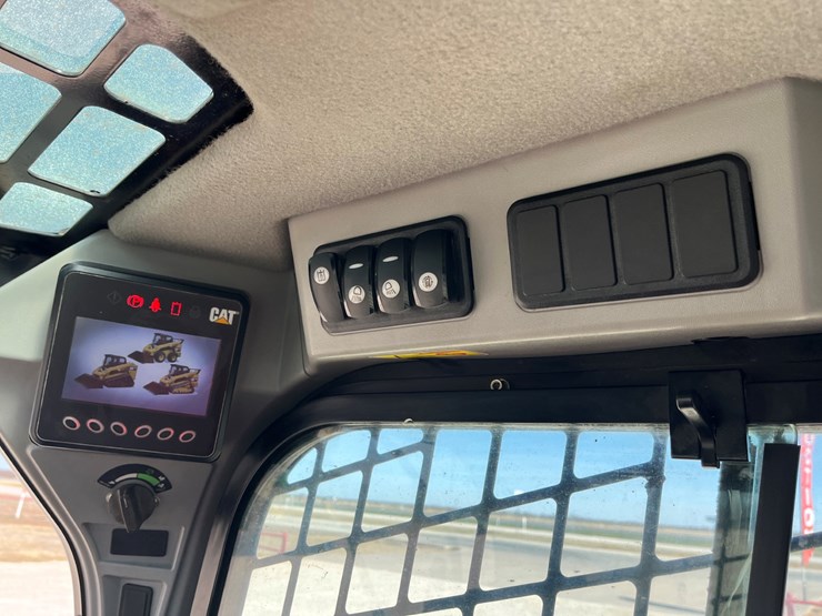 2018-caterpillar-299d-image-22