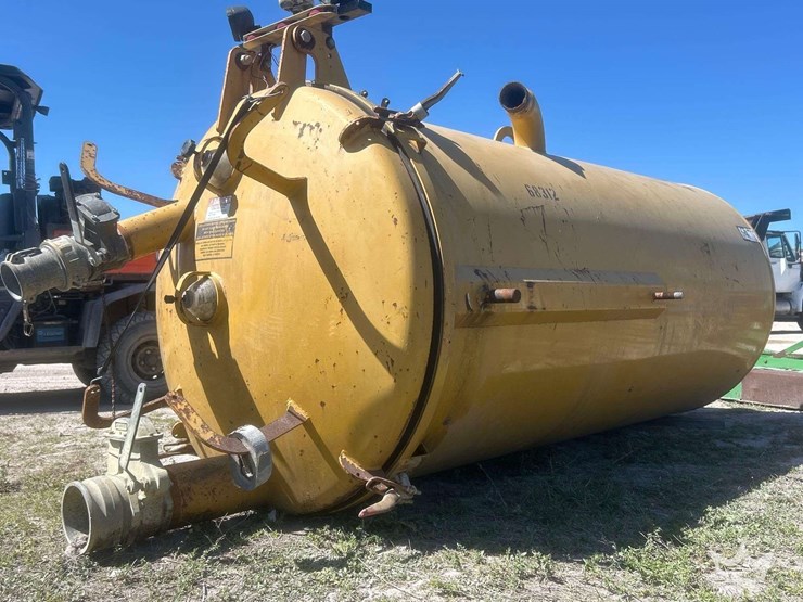 liquid-holding-tank-with-door-image-4