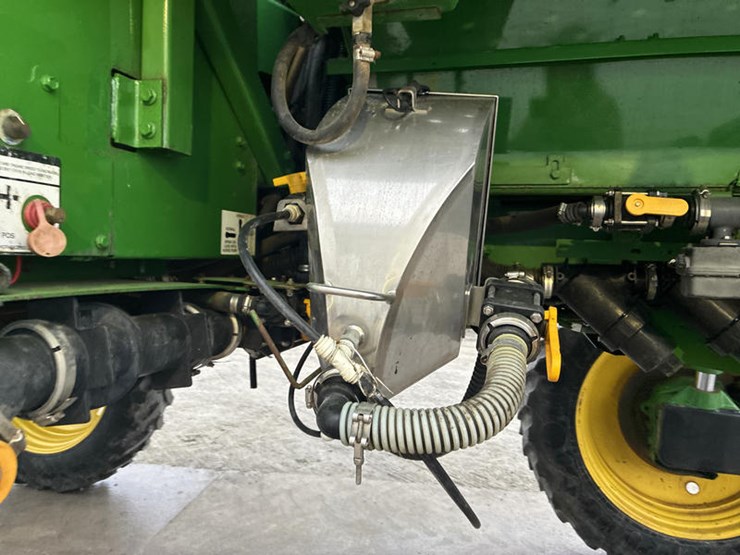 2011-john-deere-4830-image-36