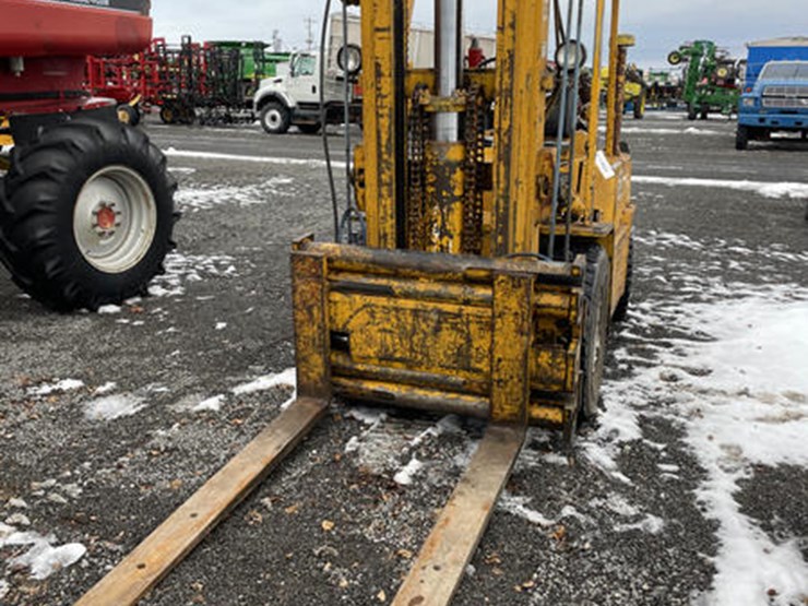 #114924-•-clark-forklift-#y6856982342-image-2