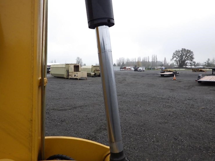 caterpillar-307.5-image-24