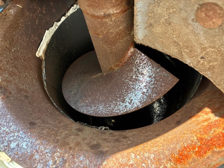 2010-case-ih-8120-image-76