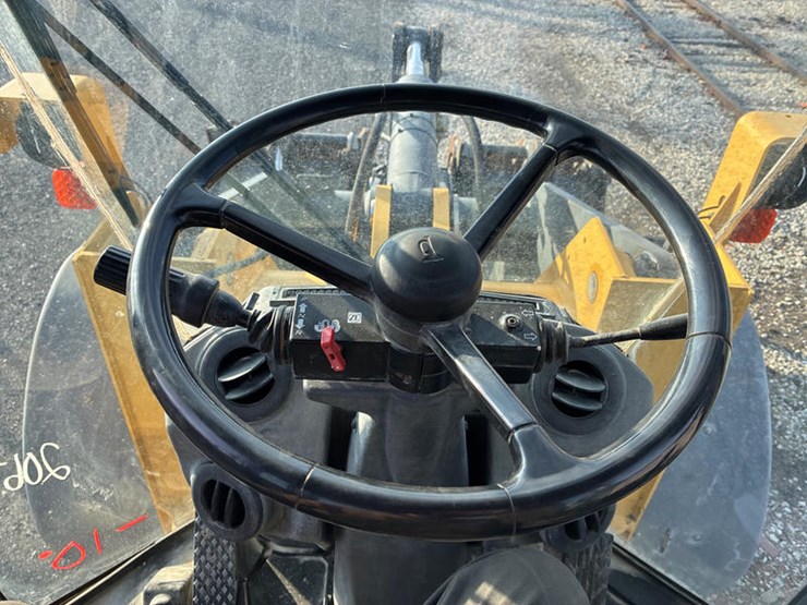 2011-deere-544k-image-30