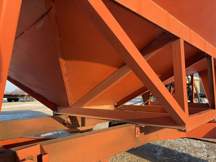 hopper-wagon-w-auger-image-12