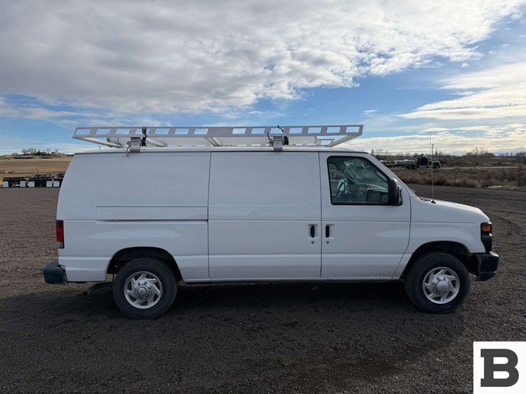 2010-ford-cargo-image-6