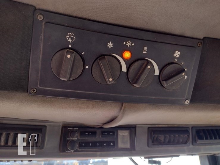 1991-case-ih-5140-image-10