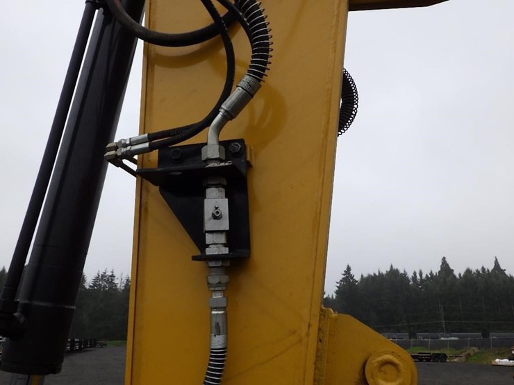 caterpillar-307.5-image-15