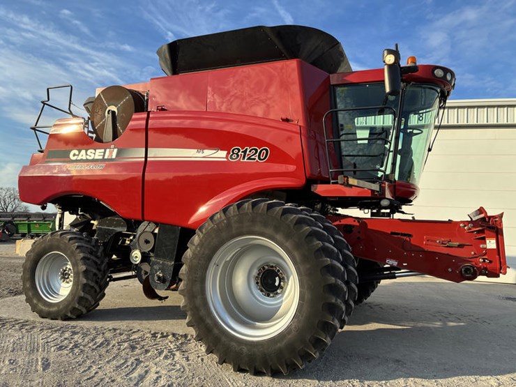 2010-case-ih-8120-image-1